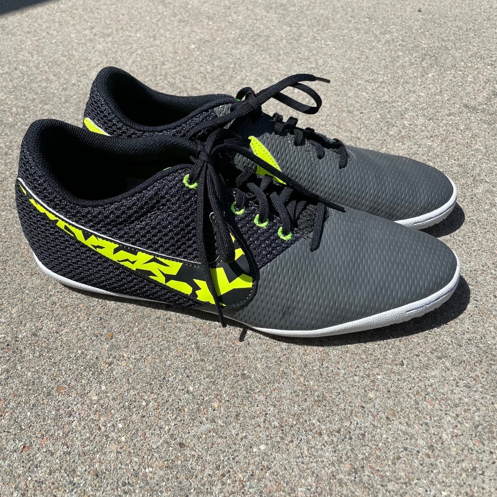 Nike Mens indoor soccer size 11.5
